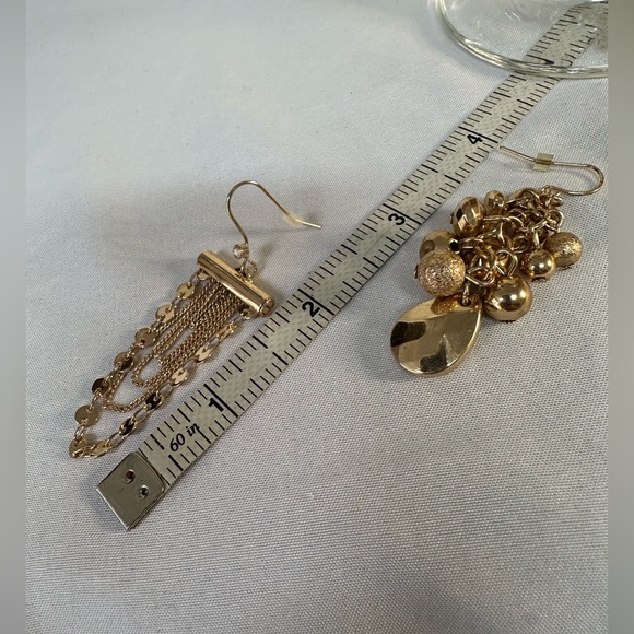 Two pair of feminine dainty style goldtone earrings - Picture 2 of 6